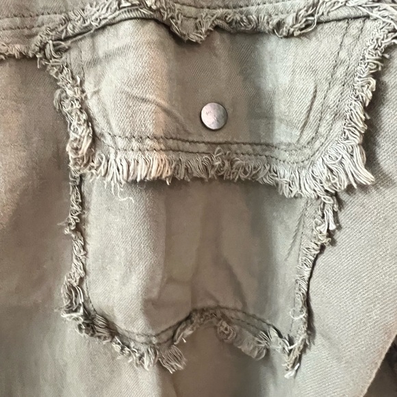 Elan Olive Frayed Shacket (shirt jacket) oversized small. PTP 26 L 28/29 NWT - Picture 6 of 6